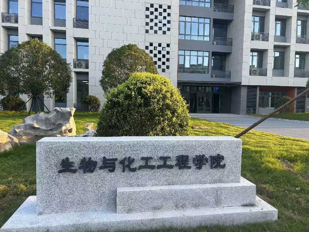 上高县扬州职业大学体育场高杆灯项目